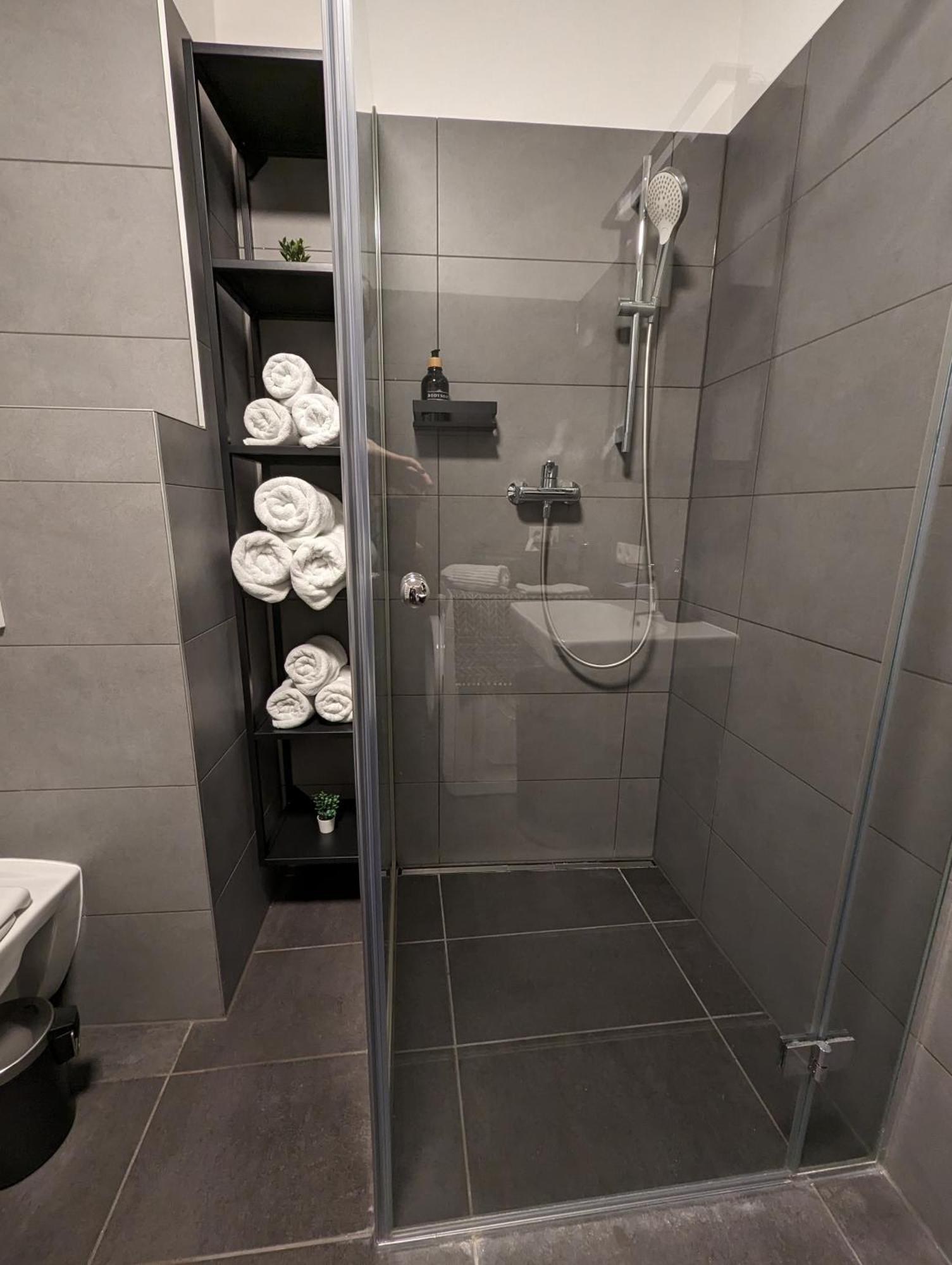 Lend City Apartment Family Self-Check-In Грац Экстерьер фото